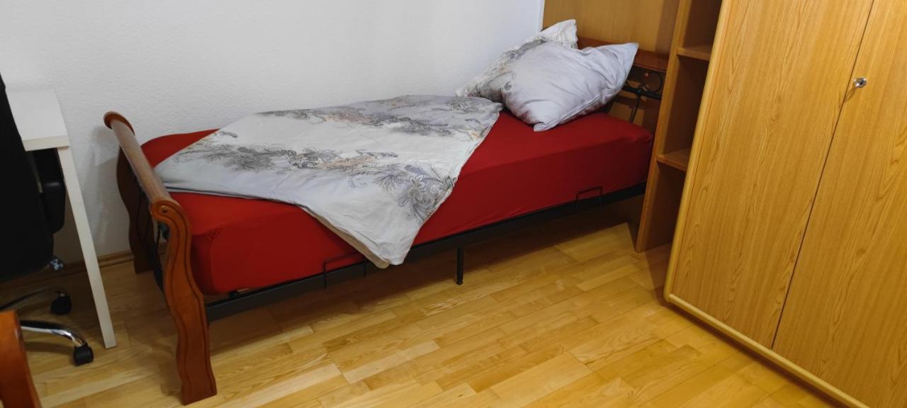 Einzimmerwohnung mit Parkplatz ohne Küche Bischweier Exterior foto
